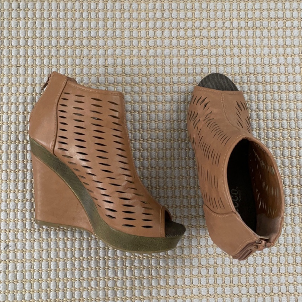 Bucco brown wedges